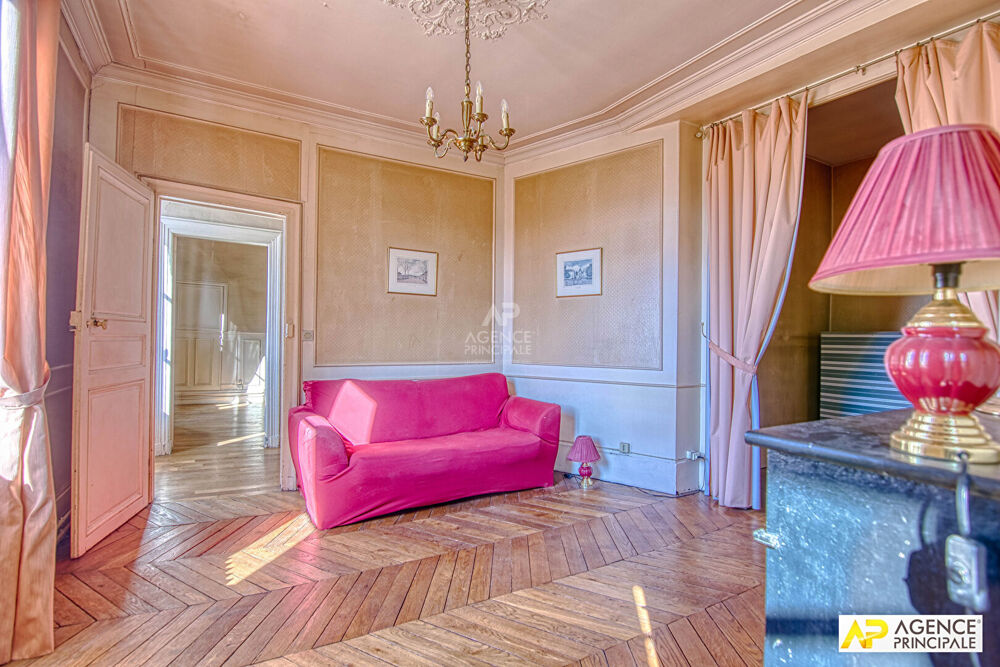Vente Appartement Versailles Notre-Dame place Hoche Appartement 4 pièces 80.83 m² carrez situé au 3ème étage d'un immeuble 18ème. Versailles