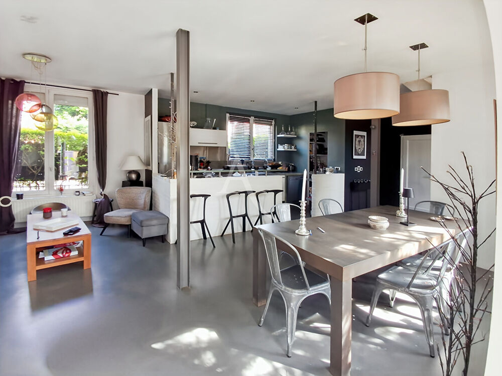 Vente Maison SURESNES 8' Tram - maison familiale de charme  spacieuse plein sud  offrant 4 chambres Suresnes