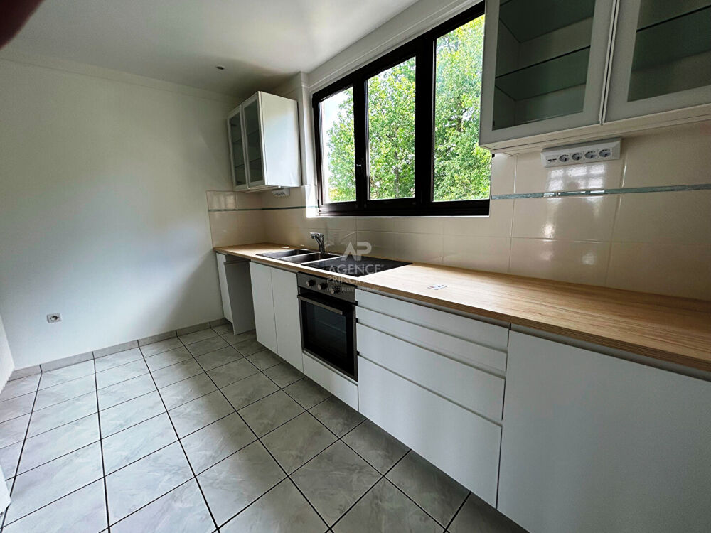 Vente Appartement Versailles Clagny Appartement 4 pièces 87 m² carrez avec balcon, cave et parking au dernier étage avec ascenseur Versailles