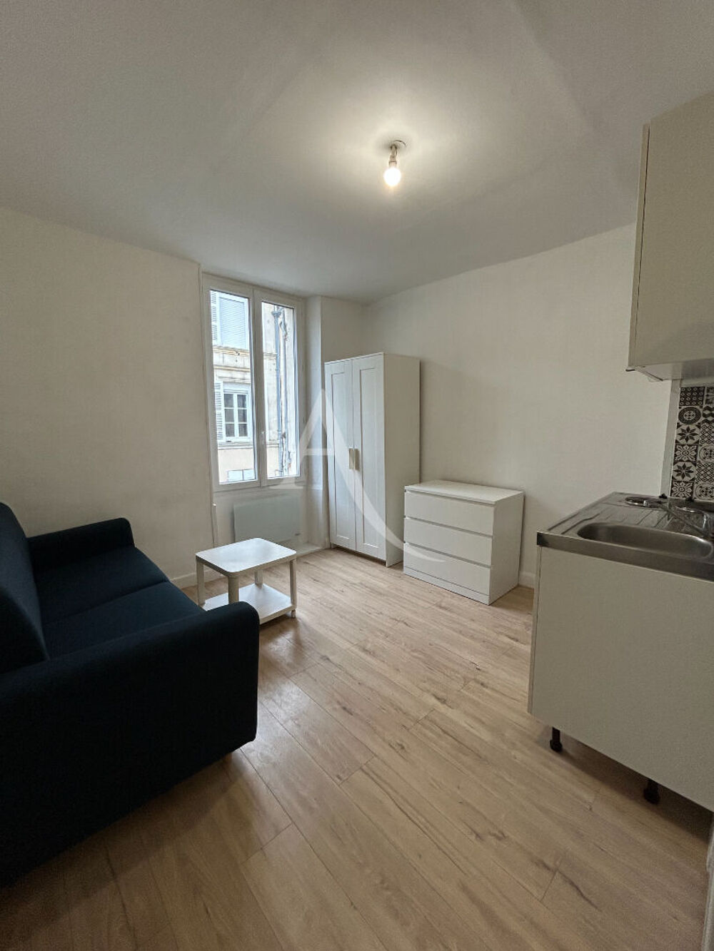 Location Appartement STUDIO MEUBLE - Jonzac Hyper Centre 16.15 m2 Jonzac