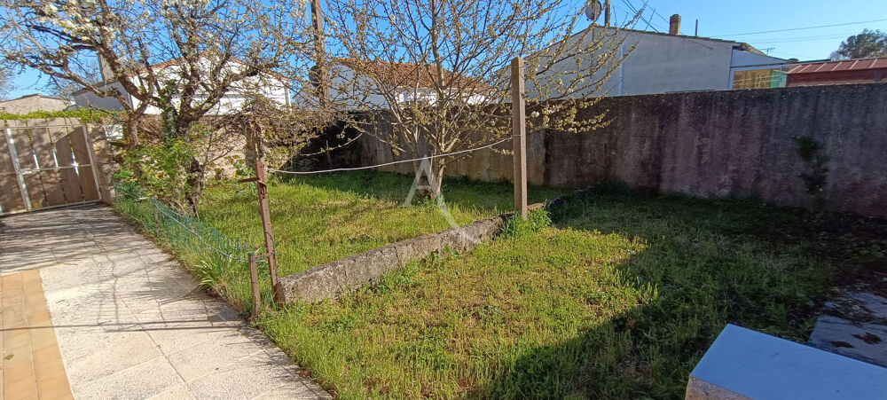 MAISON DE PLAIN -PIED AVEC JARDIN CLOS ET GARAGE PORT-DES-BARQUES