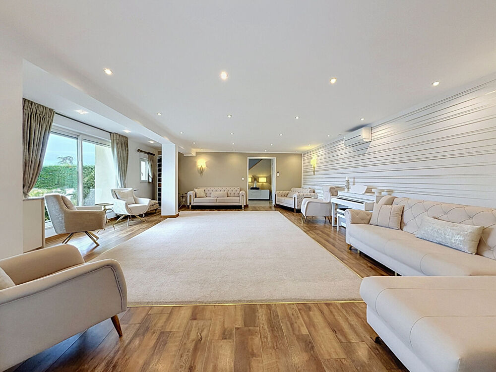 MAGNIFIQUE MAISON RENOVEE DE 270 M² SUR UNE PARCELLE DE 5030 M²
