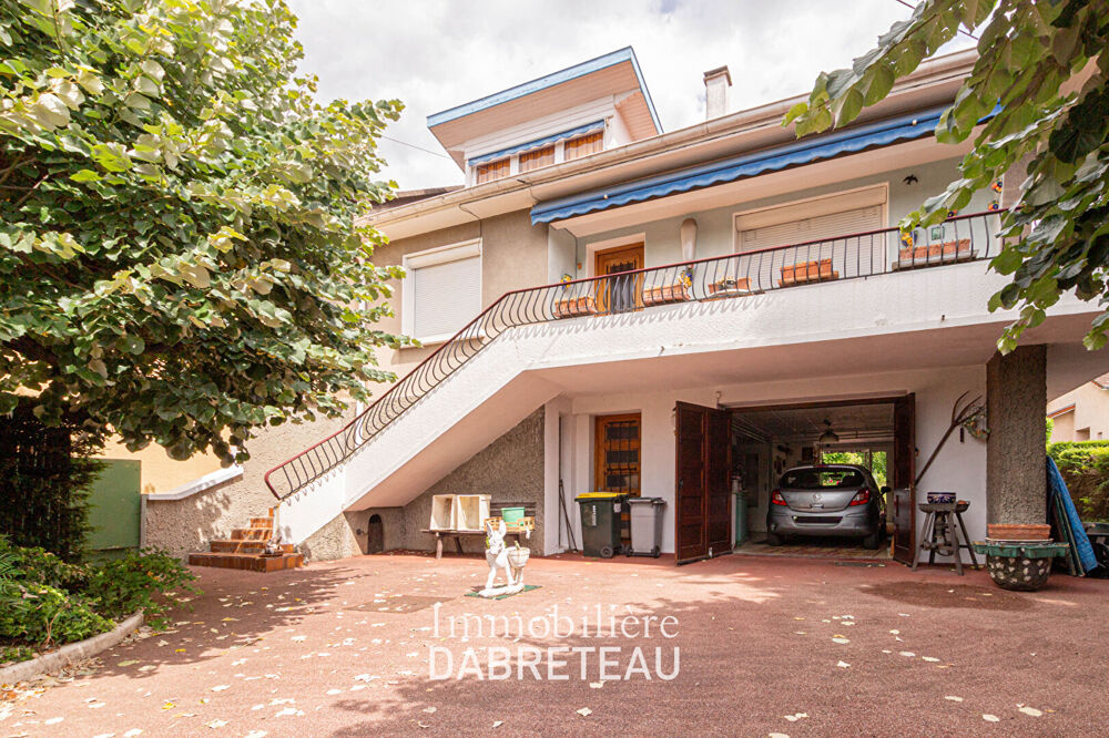 Vente Maison Maison Bron 8 pièce(s) 246 m2 Bron