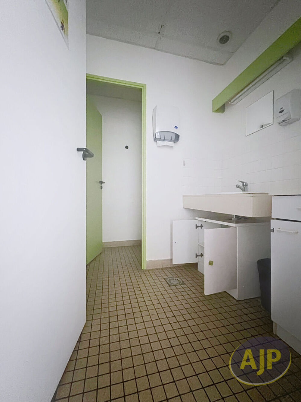   Local commercial Segre Segre