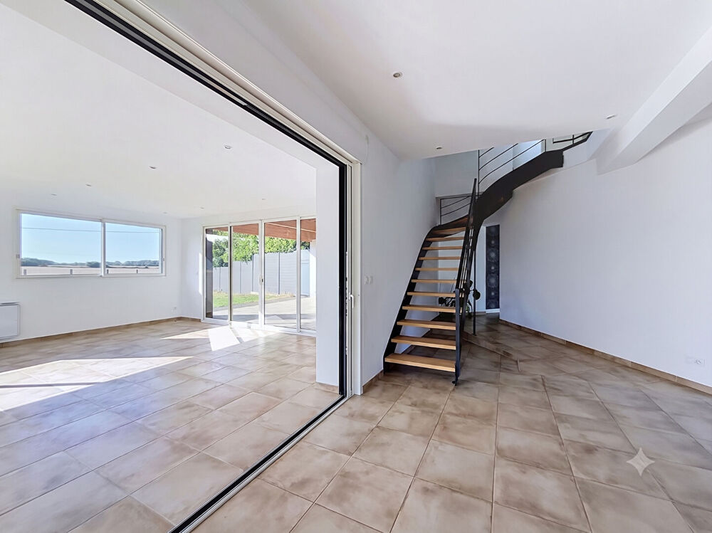 EXCLUSIVITE - OUISTREHAM - Maison avec 5 chambres et grand terrain