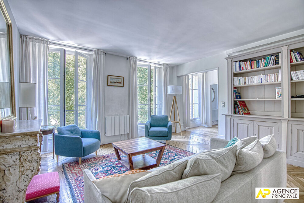 Versailles Saint-Louis Appartement 4 pièces 106 m² carrez situé au 2ème étage