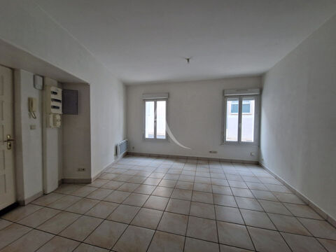   T3 DANS LE CENTRE DE DOUE Appartement - 3 pi�ce(s) - 65 m�