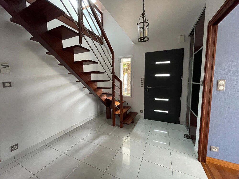 Maison à vendre à Ploeren quartier Kerthomas de style contemporaine 6 pièces vie de plain pied garage