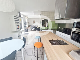  Appartement à louer 3 pièces 77 m²