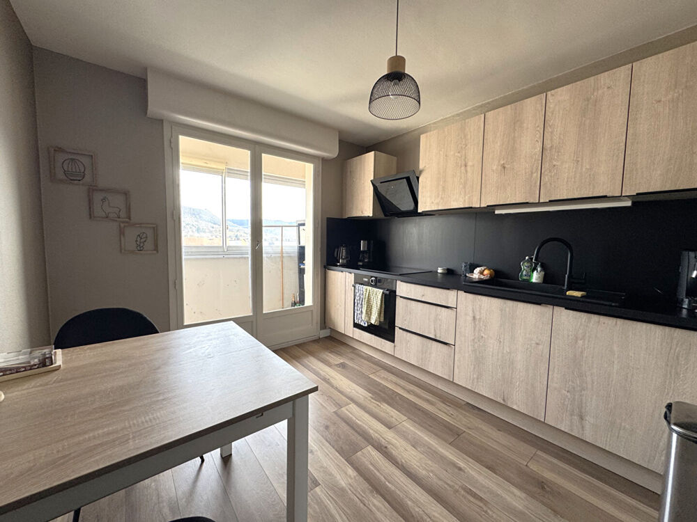 Vente Appartement Appartement à Lons-Le-Saunier / 4 pièces / 2 chambres / 97 m² Lons le saunier