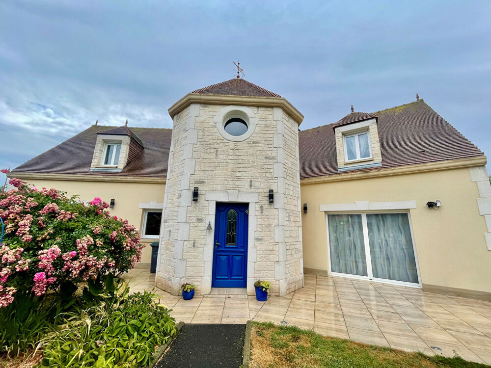 SUPERBE MAISON de plus 200M2 . PRESTATIONS SOIGNEES