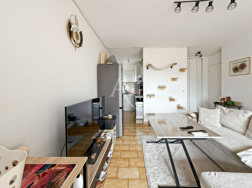 Appartement Le Cannet 1 pièce 27.41 m2 terrasse ouest cave commerces