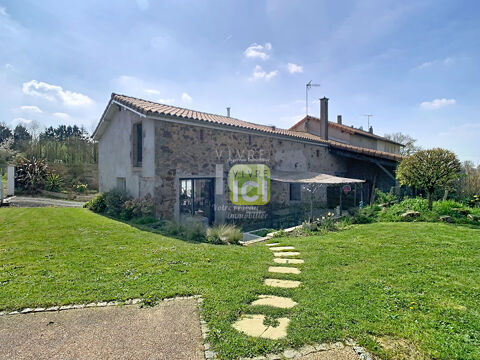  Maison Saint Amand Sur Sevre Maison - 6 pi�ce(s) - 196 m�