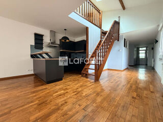  Appartement à louer 3 pièces 104 m²