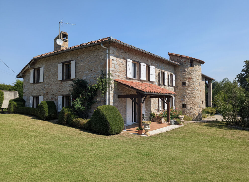 Vente Maison Demeure de caractère sur un domaine de 66 hectares au coeur des Pyrénées Ariégeoises Foix