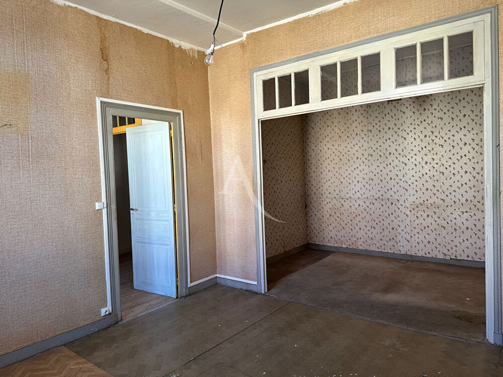 Appartement/Plateau à rénover 1er étage sur Rue