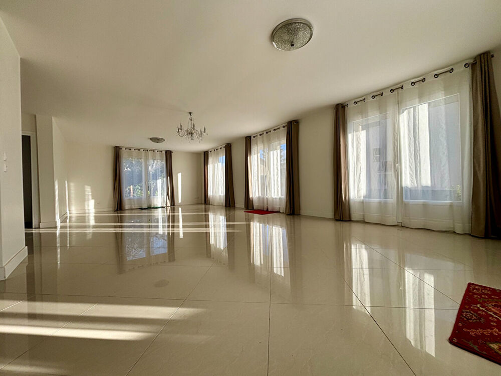 Maison individuelle 7 pièces 240m²