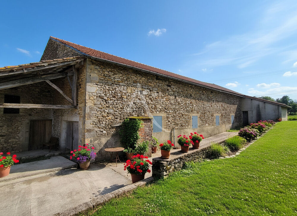Corps de ferme: Maison en pierre 130m², parcelles de 5ha + granges