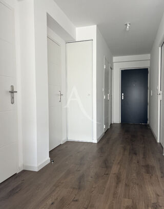  Appartement à louer 3 pièces 65 m²