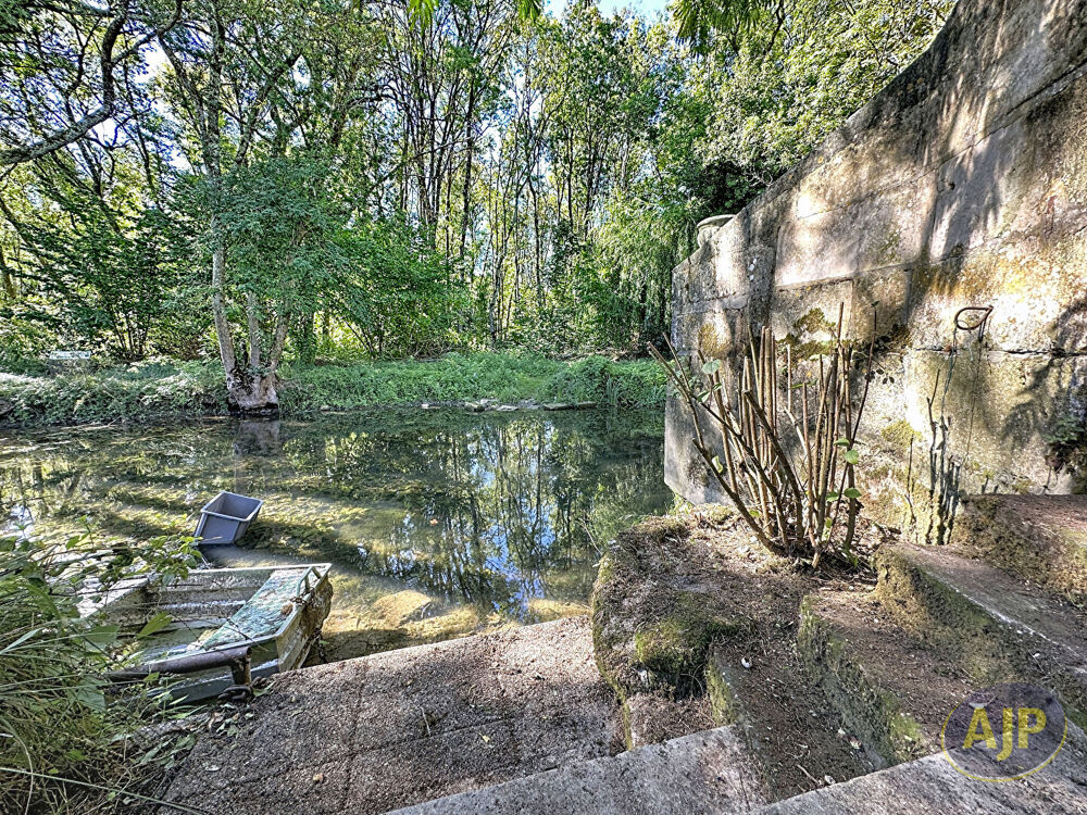 Vente Maison Maison de ville à terminer avec jardin et accès rivière Pons