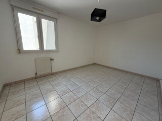  Appartement à louer 3 pièces 96 m²