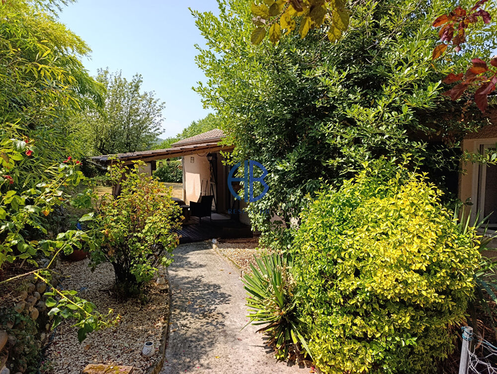 À Villa avec piscine et vue panoramique à Beausemblant