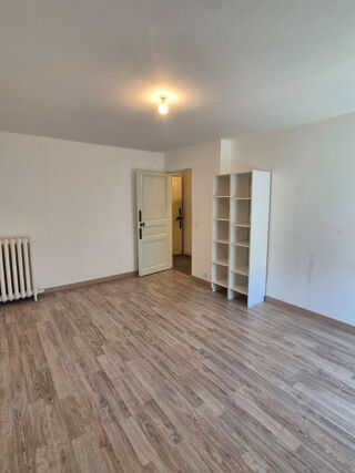  Appartement à louer 2 pièces 55 m²