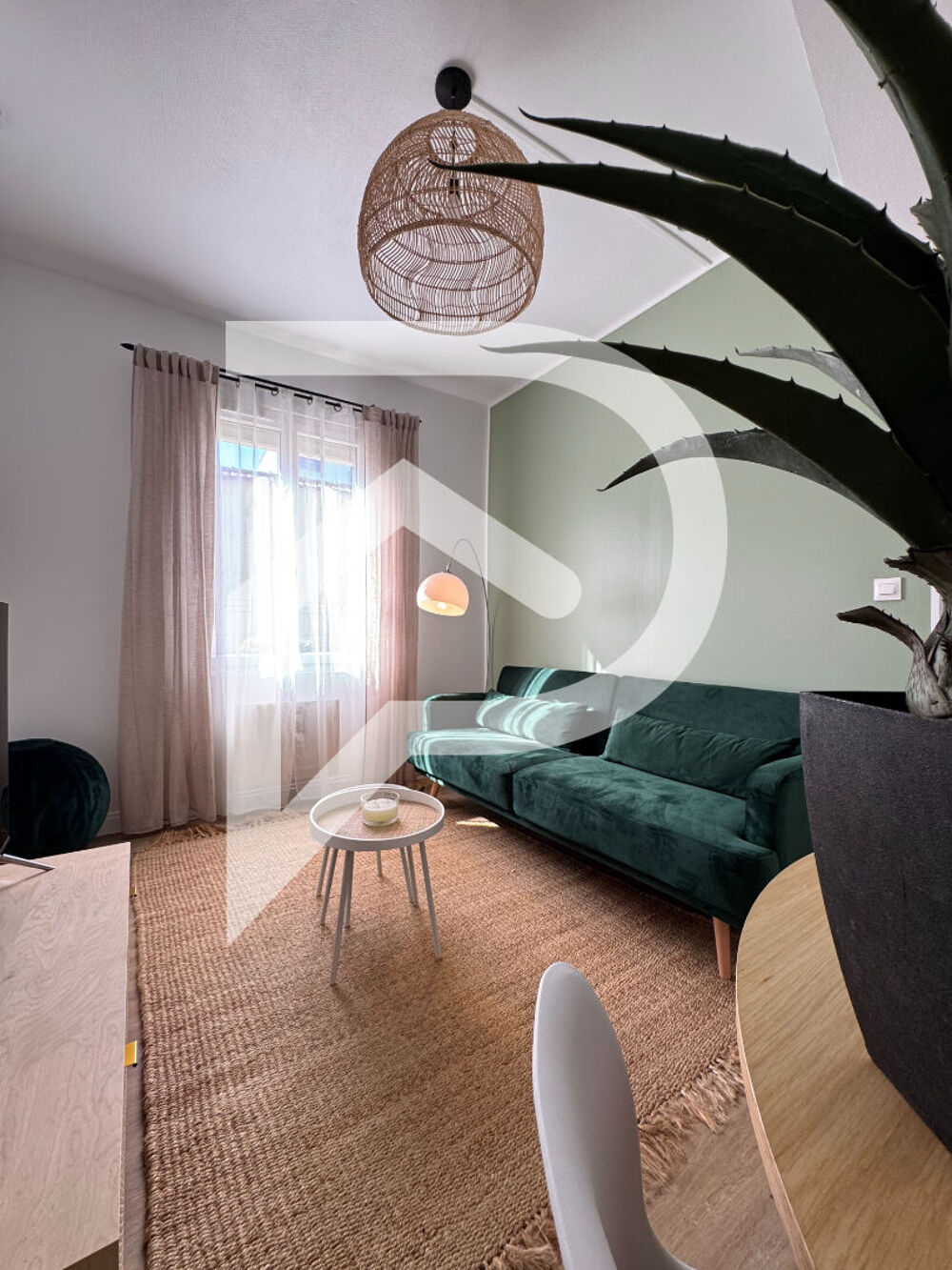 REIMS - SECTEUR CLAIRMARAIS - MEUBLÉ À LOUER - Appartement meublé de type 2 avec cour privative
