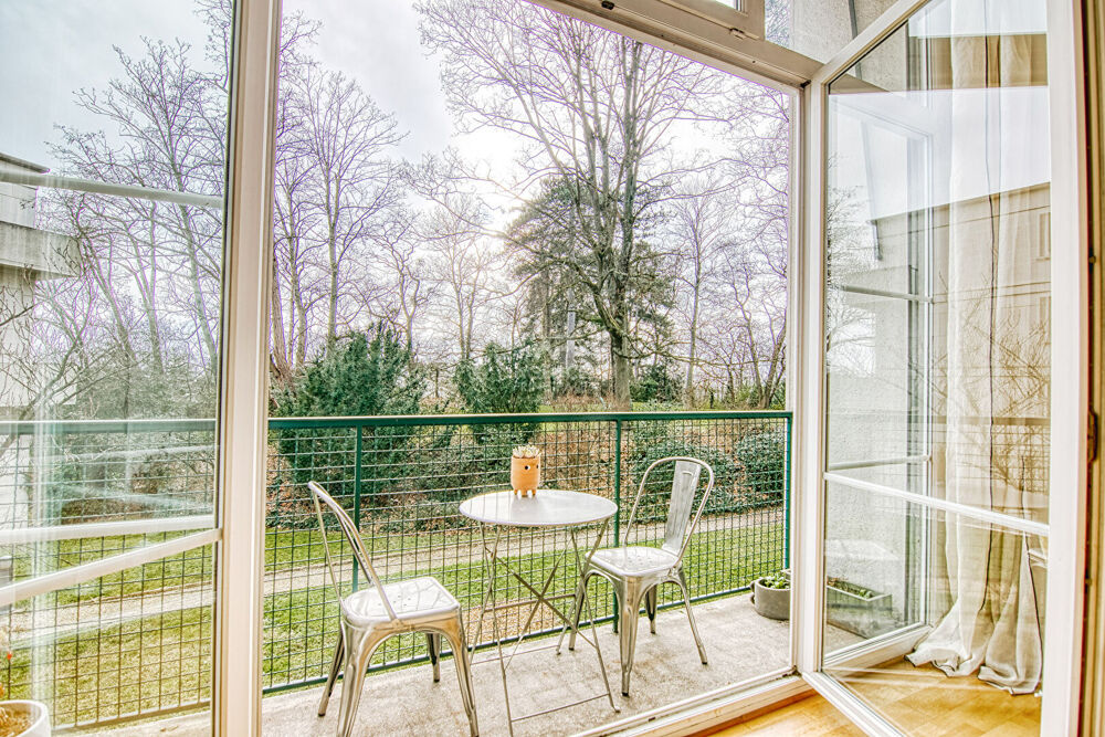 Vente Appartement Versailles Montreuil Appartement 4 Pièces 83 m² carrez situé au 1er étage avec balcon , cave et jardin de copropriété  - ce(s) Versailles