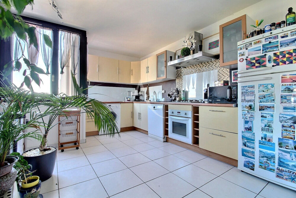 Vente Appartement Appartement dernier étage  Elancourt 3 pièces  - 2 chambres  - 68.4 m2 - Excellent état. Elancourt