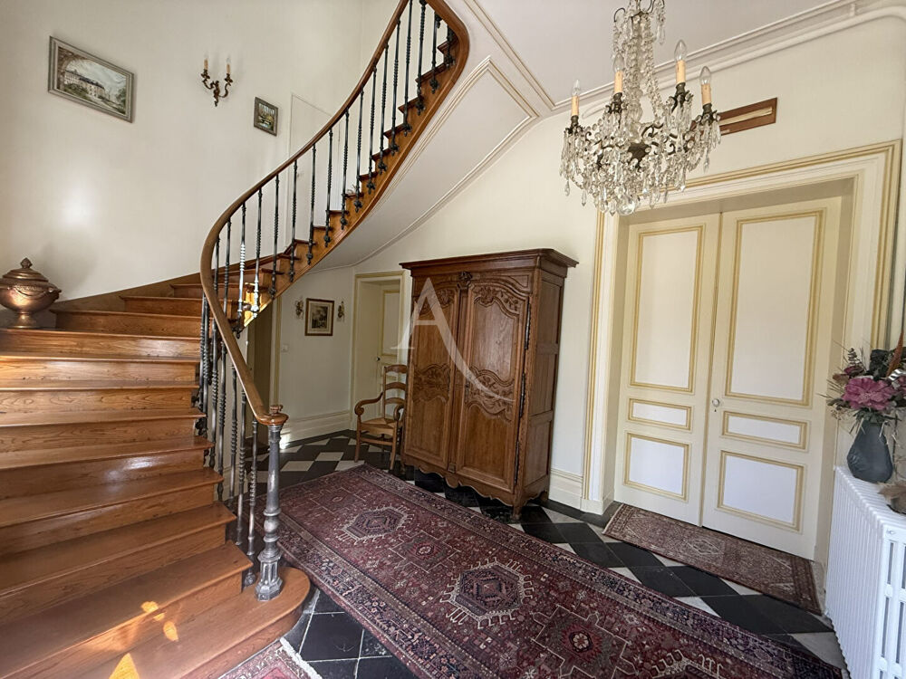 Maison de maître de 342 m² et son parc arboré de plus d' un hectare