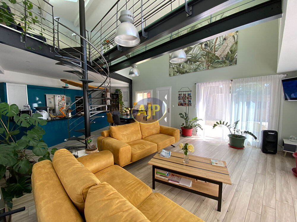 Somptueuse Maison d'Architecte avec Piscine à VENDAYS