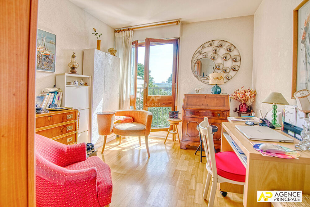 Vente Appartement Le Chesnay Parly 2 Appartement 4 pièces de 81 m² carrez situé au 2e et dernier étage avec ascenseur, loggia, cave et box en sous Le chesnay rocquencourt