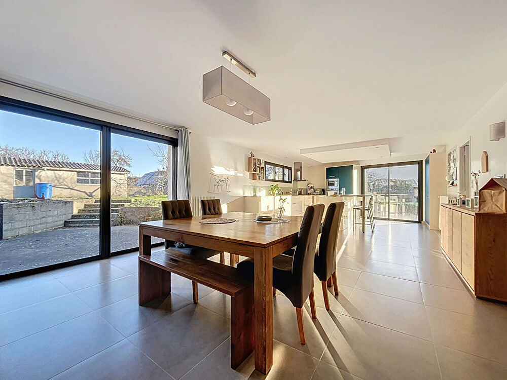 Vente Maison A vendre - Maison non mitoyenne de 218 m², 4 chambres, avec jardin (terrain de 850 m²) et garage 