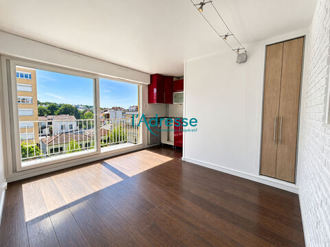   STUDIO - BALCON ET PARKING - PROCHE LA DÉFENSE Appartement - 1 pièce(s) - 22 m²