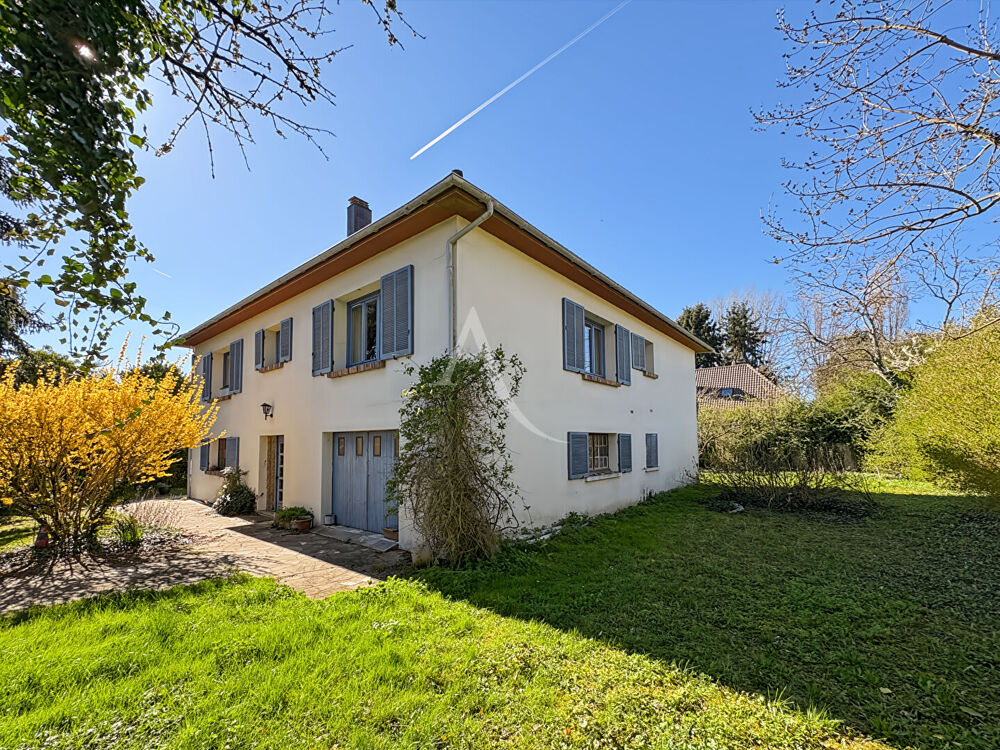 Maison familiale à Villeconin avec sous-sol total dans un secteur calme