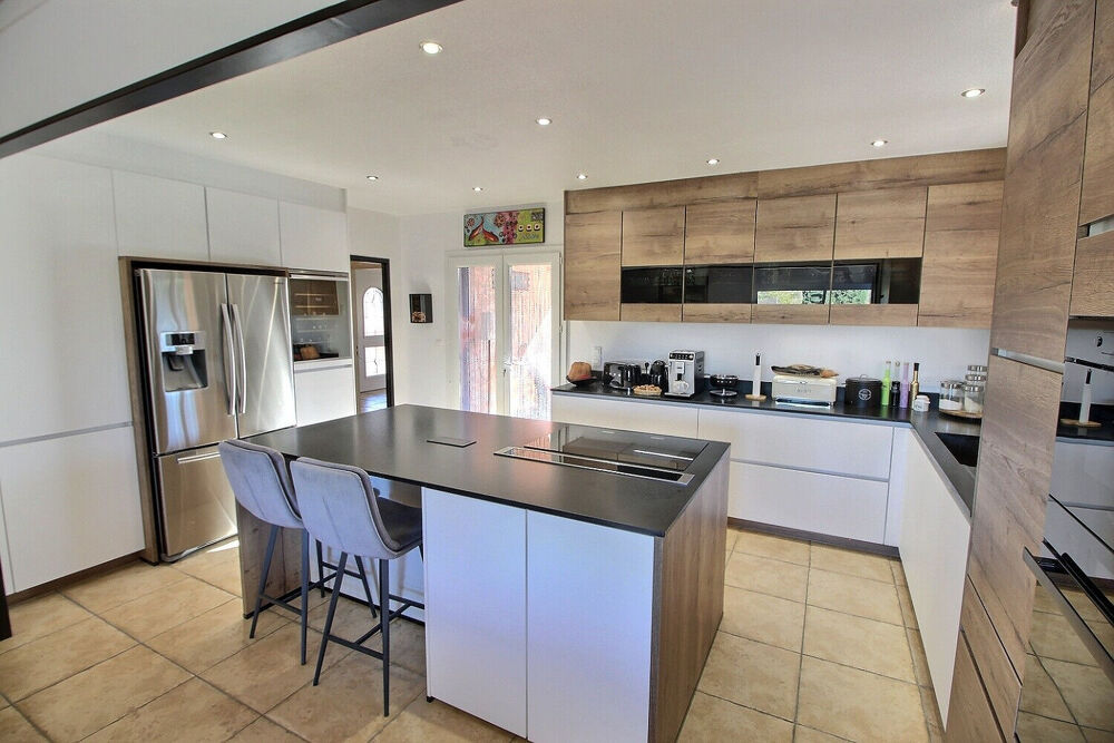 Vente Maison VILLA TYPE F5 DE 260 M² SUR TERRAIN 4 FACES AVEC PISCINE ET GARAGE Theza