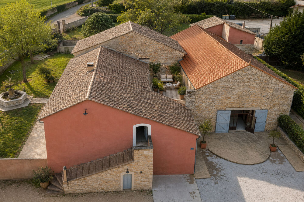 Mas en pierre avec salle de réception 240 m² . Gîtes .Mariages . Entre Uzès et Orange
