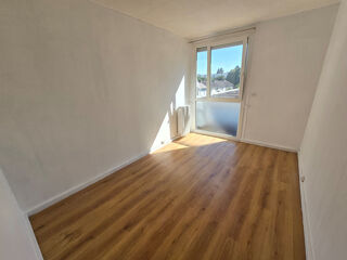  Appartement à louer 3 pièces 64 m²