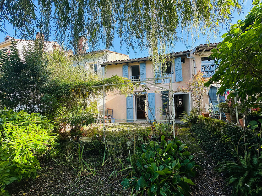 Grande maison avec jardin arboré centre ville Saint Girons