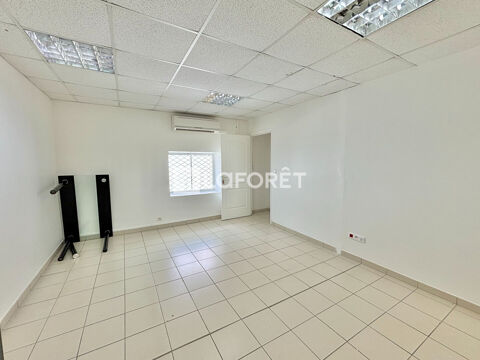 Local commercial  ZAC Trinite 21m2 toutes charges inclues 650 97220 La trinite