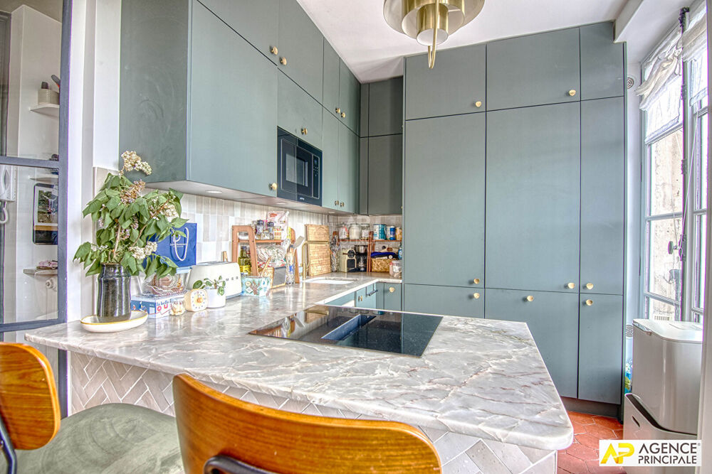 Vente Appartement Versailles Chantiers / St Louis Appartement 5 pièces 107 m² carrez situé au 2ème étage d un immeuble ancien Versailles