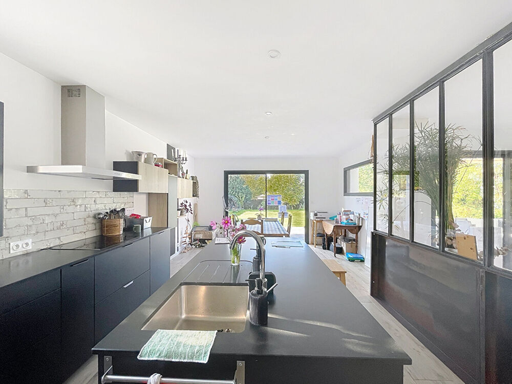 Superbe maison de plain pied à vendre à 900 m du bourg de Surzur