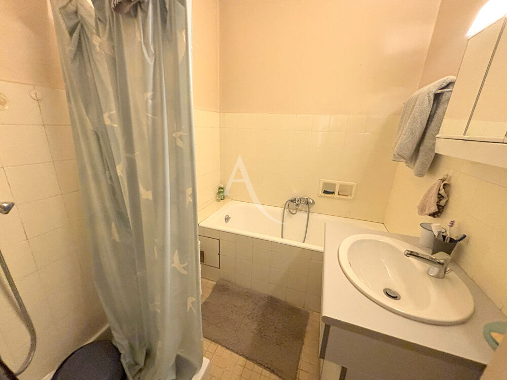 Vente Appartement RUE DES BOERS : SPACIEUX 2 PIECES AVEC GRANDE TERRASSE Nice