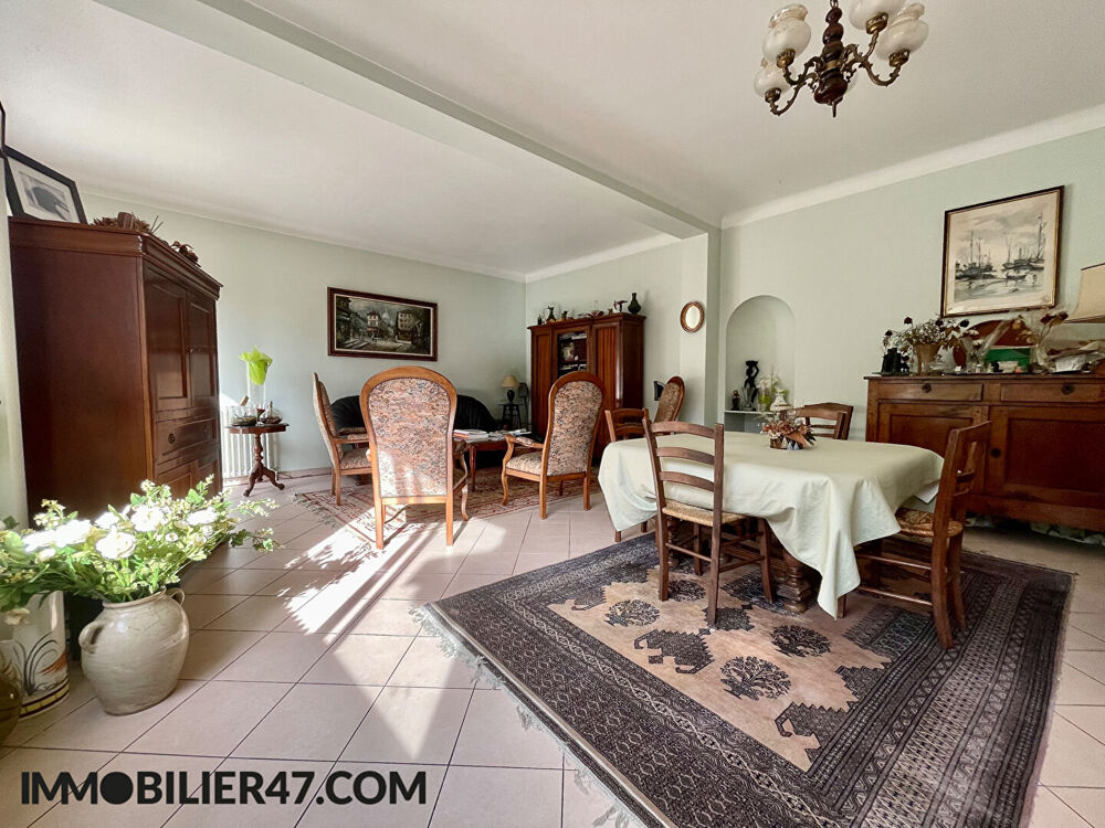 MAISON DE VILLAGE AVEC JARDIN ET GARAGE