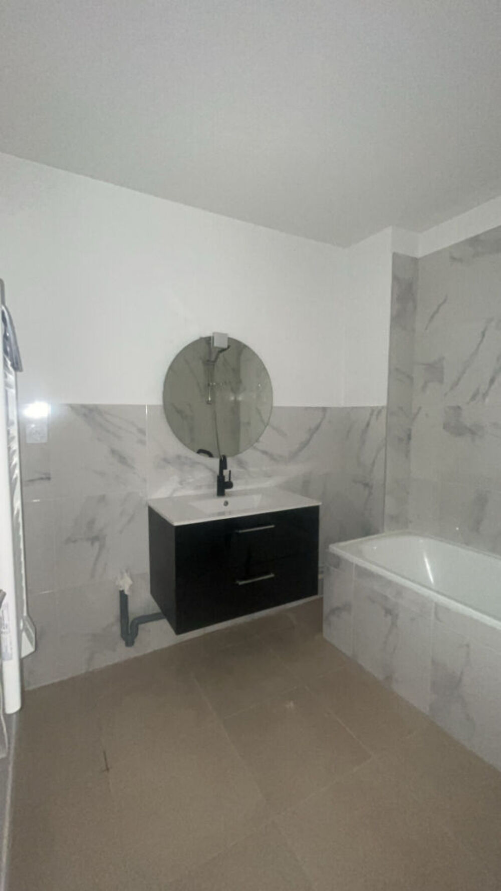 Location Appartement CENTRE LIVRON - Appartement T4 rénové Livron sur drome