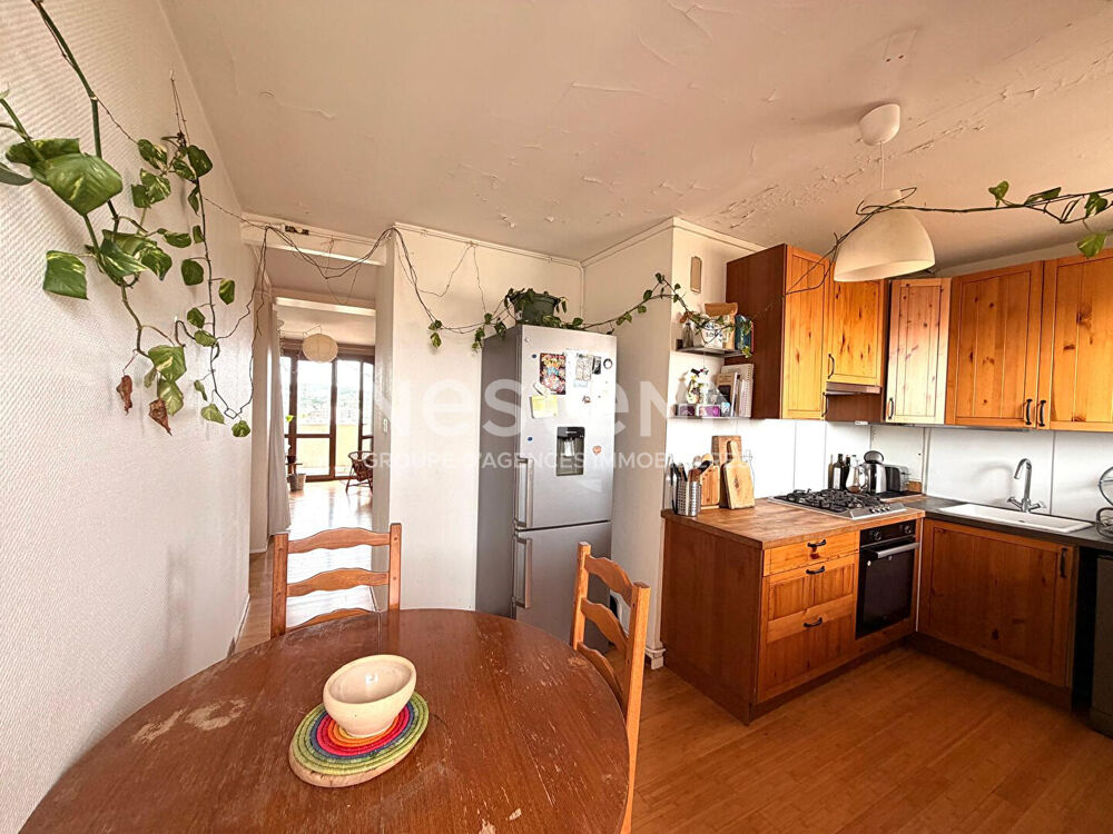 Vente Appartement TOULOUSE SAOUZELONG Appartement à vendre en dernier étage avec vue dégagée sur Toulouse - cave - parking extérieur Toulouse