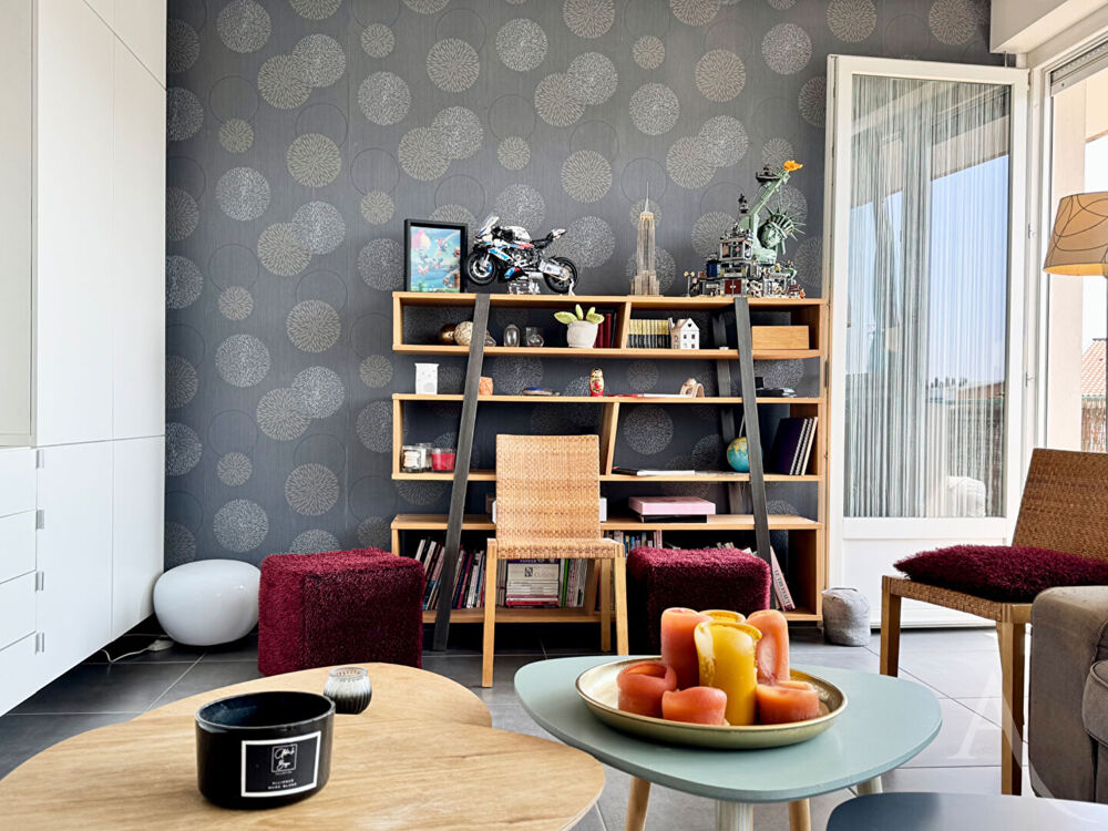 T5 familial traversant de 116 m² - Terrasse, garage, ascenseur - Gare à 10 min