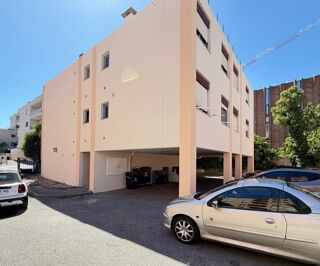  Immeuble � vendre 421 m�