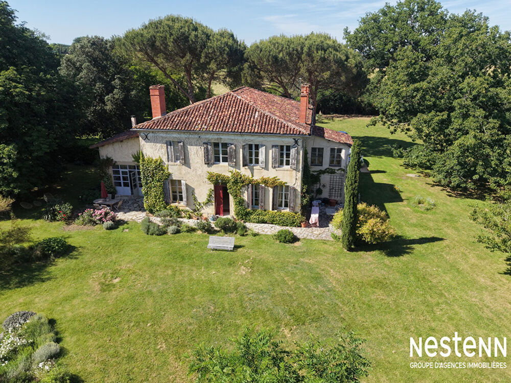 A Vendre Maison de Maître rénovée de 317 m² sur propriété arboré de près d'1,5 hectare